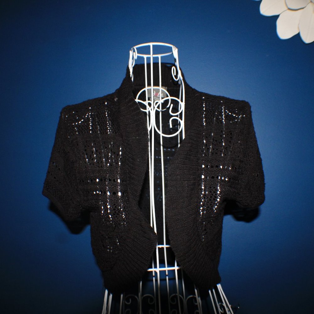 Black Short Sweater/Cardigan/Jacket